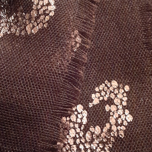 DKNY BLACK AND SILVER LEOPARD PRINT SCARF - Picture 7 of 7